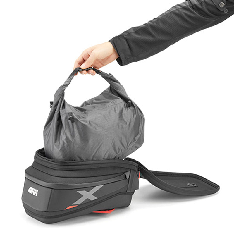 GIVI XL06B X-Line: Επεκτάσιμη Τσάντα Ρεζερβουάρ 15-20L (Tanklock)
